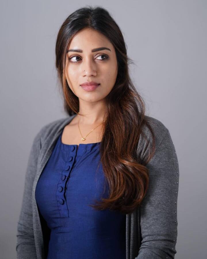 இந்த வெப் தொடருக்காக எடுக்கப்பட்ட டெஸ்ட் லுக்கின் புகைப்படங்களை இன்ஸ்டாவில் பகிர்ந்துள்ளார். இதில் டாலி எனும் கதாபாத்திரத்தில் நிவேதா நடித்துள்ளார் என்பது குறிப்பிடத்தக்கது.