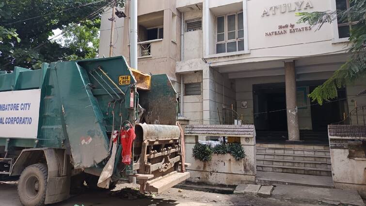 Coimbatore news mother and daughter who lived among the garbage for many years - TNN பல ஆண்டுகளாக குப்பைகளுக்கு இடையே வாழ்ந்து வந்த தாய், மகள்: கோவையில் அதிர்ச்சி