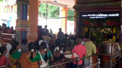 Kuchanur Saneeswaran Temple devotees visit  Swami dharshan aadi sanikilamai - TNN Kuchanur Saneeswaran Temple: ஆடி சனிக்கிழமை...  சனீஸ்வரர் பகவான் கோயிலில் திரளான பக்தர்கள் சாமி தரிசனம்