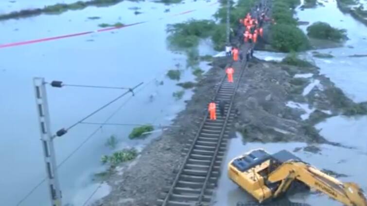 Porbandar Torrential Rain water logging traffic train services affected Mansukh Mandaviya gujarat video Gujarat: Torrential Rain Inundates Porbandar, 44 Rescued To Safer Places Amid Flood-Like Situation. Visuals Surface