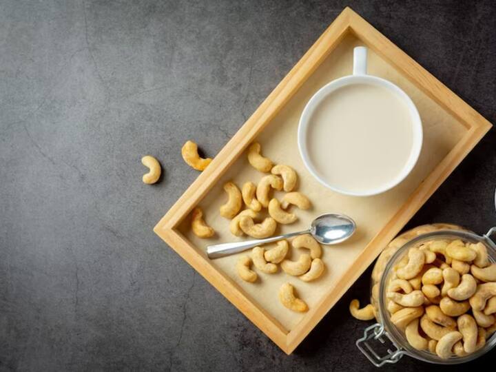 Cashew Soaked In Milk Benefits: ਆਓ ਅੱਜ ਜਾਣਦੇ ਹਾਂ ਕਿ ਜੇਕਰ ਤੁਸੀਂ ਕਾਜੂ ਨੂੰ ਇਕ ਹਫਤੇ ਤੱਕ ਦੁੱਧ 'ਚ ਭਿਓ ਕੇ ਸਵੇਰੇ ਖਾਓ ਤਾਂ ਤੁਹਾਨੂੰ ਕਿਹੜੇ ਫਾਇਦੇ ਮਿਲ ਸਕਦੇ ਹਨ।