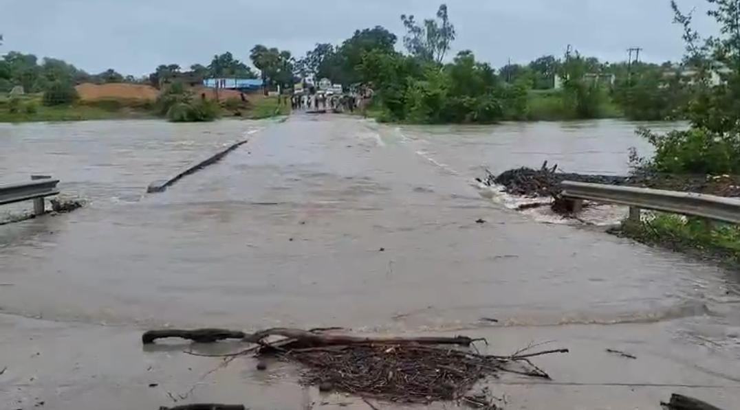 बस्तर संभाग में आफत की बारिश, 30 से ज्यादा गांव टापू में तब्दील, मौसम विभाग ने जारी किया अलर्ट