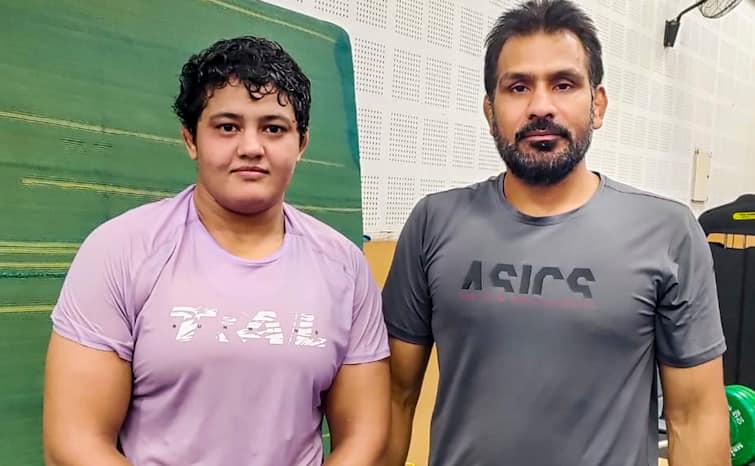 कोच के बिना पेरिस ओलंपिक में जाने को मजबूर ये भारतीय एथलीट, जानें क्या है मामला कोच के बिना पेरिस ओलंपिक में जाने को मजबूर ये भारतीय एथलीट, जानें क्या है मामला