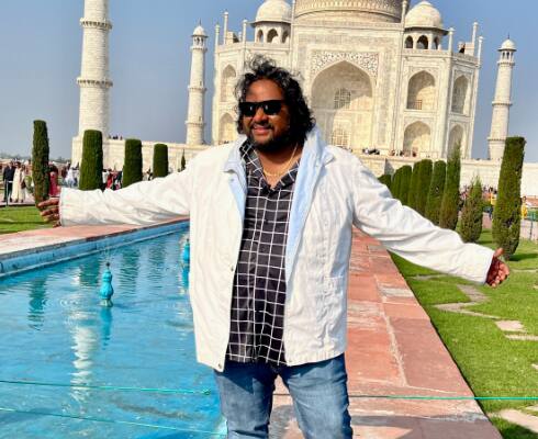 2005 ஆம் ஆண்டு வெளிவந்த சிவகாசி படத்தில் வரும் சூறாவளி சூறாவளி என்ற குத்து பாடலை ஸ்ரீகாந்த் தேவா இசையமைத்திருந்தார்.