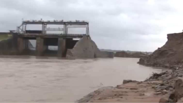 Telangana Rains Flood Red Alert For Several Districts Rescues Underway Rivers In Spate Telangana Rains: Red Alert For Several Districts, Rescues Underway As Rivers In Spate