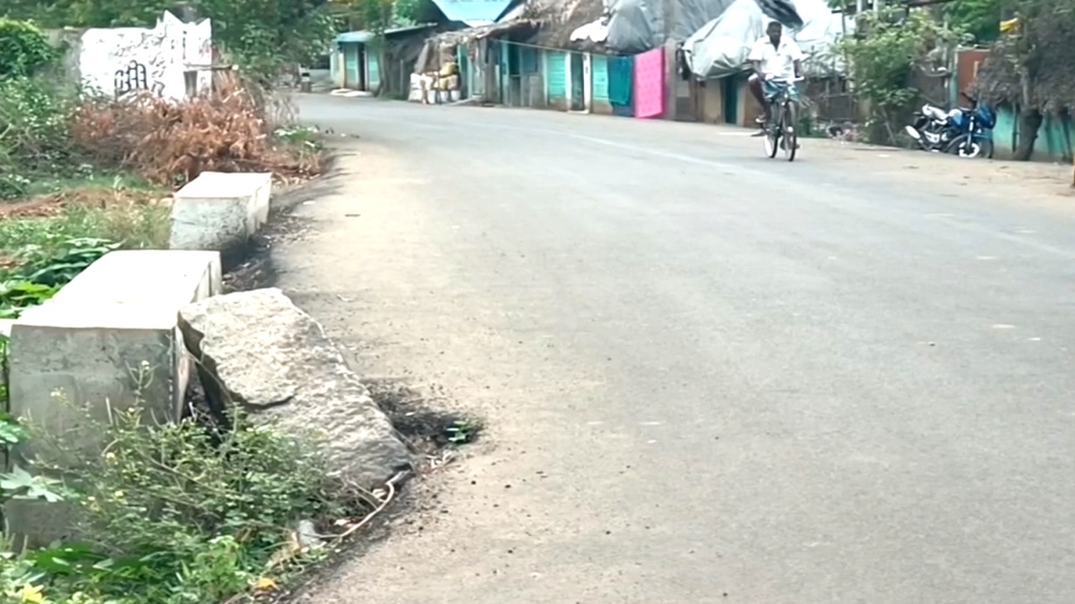 சாலையின் குறுக்கே எது இருந்தாலும் அப்படியே சாலையை  போடும் ஊழியர்கள் - மயிலாடுதுறையில் தொடரும் அவலம் 