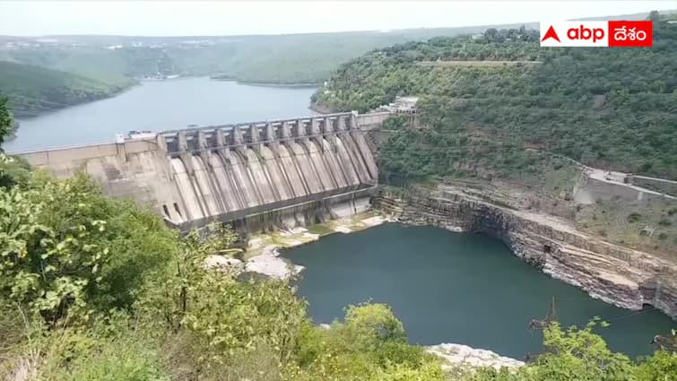 Flood water Flow is gradually increasing into the Krishna River projects srisailam Krishna River Floods : క్రమంగా పెరుగుతున్న కృష్ణా ప్రాజెక్టుల్లోకి వరద - శ్రీశైలం ఎప్పటికి నిండుతుందంటే ?