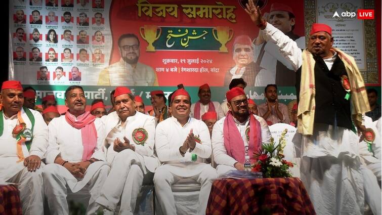 Samajwadi Party show of strength in Maharashtra is signal to Mahavikas Aghadi for Assembly election सांसदों का जुटान इत्तेफाक नहीं शक्ति प्रदर्शन! क्या महाविकास अघाडी में अब समाजवादी पार्टी भी हिस्सेदार