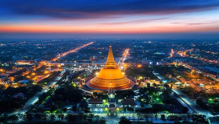 IRCTC Thailand Tour: घूमने के शौकीन लोगों के लिए आईआरसीटीसी थाईलैंड टूर पैकेज लेकर आया है. इस पैकेज का नाम है Thrilling Thailand Tour ex Guwahati. इसके जरिए आपको गुवाहाटी से कोलकाता जाने के लिए फ्लाइट की टिकट मिलेगी.