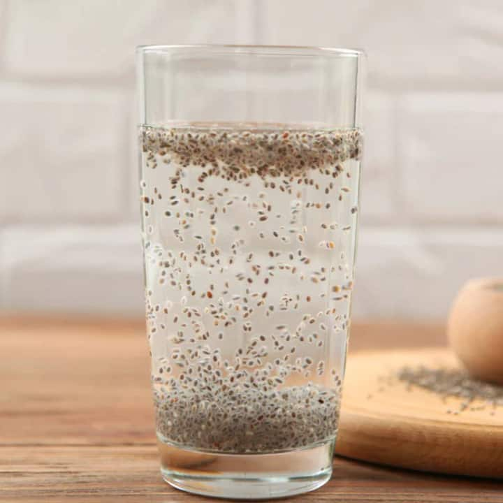 Chia seeds are rich in protein and fiber, so including them in your diet will keep your stomach full for a long time. After drinking this water, you will not feel hungry for a long time. Chia seed water reduces your appetite and also prevents you from overeating. Thus, chia seeds are beneficial in weight loss.