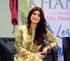 अभिनेता अक्षय कुमार 56 व्या वर्षी पुन्हा होणार बाप, ट्विंकल खन्नाला प्रेग्नेंसीची चिंता