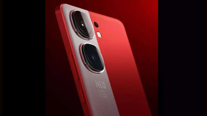 ਦੂਜਾ ਫੋਨ iQOO Neo 9 Pro ਹੈ, ਜਿਸ ਨੂੰ ਪਿਛਲੇ ਮਹੀਨੇ 22 ਫਰਵਰੀ 2024 ਨੂੰ ਲਾਂਚ ਕੀਤਾ ਗਿਆ ਸੀ। ਭਾਰਤ 'ਚ ਇਸ ਫੋਨ ਦੀ ਸ਼ੁਰੂਆਤੀ ਕੀਮਤ 36 ਹਜ਼ਾਰ 999 ਰੁਪਏ ਹੈ। ਇਹ ਫੋਨ 144 Hz ਰਿਫਰੈਸ਼ ਰੇਟ 6.78 ਇੰਚ ਟੱਚਸਕਰੀਨ ਡਿਸਪਲੇਅ ਨਾਲ ਆਉਂਦਾ ਹੈ, ਜਿਸ ਦਾ ਰੈਜ਼ੋਲਿਊਸ਼ਨ 1260x2800 ਪਿਕਸਲ ਹੈ।