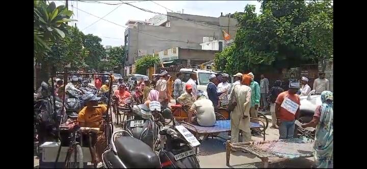 अपने अधिकार और मांगों को लेकर दिव्यांग पार्टी की ओर से कुछ समय पहले चेतावनी जारी की गई थी. अब पार्टी की ओर से सत्ता पक्ष से लेकर विपक्ष के नेताओं और प्रतिनिधियों के घर के बाहर खाट बिछाकर आंदोलन करना शुरू कर दिया है.