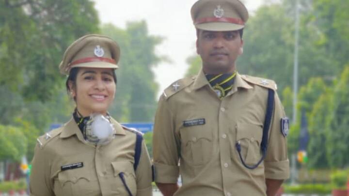 অংশুমানের বাবা লিভার সিরোসিসে আক্রান্ত হয়ে বিছানায় শয্যাশায়ী হয়ে পড়েন আর তারপরেই বাধ্য হয়ে সংসারের হাল ধরতে হয় তাঁর মাকে।   ছবি- ইনস্টাগ্রাম
