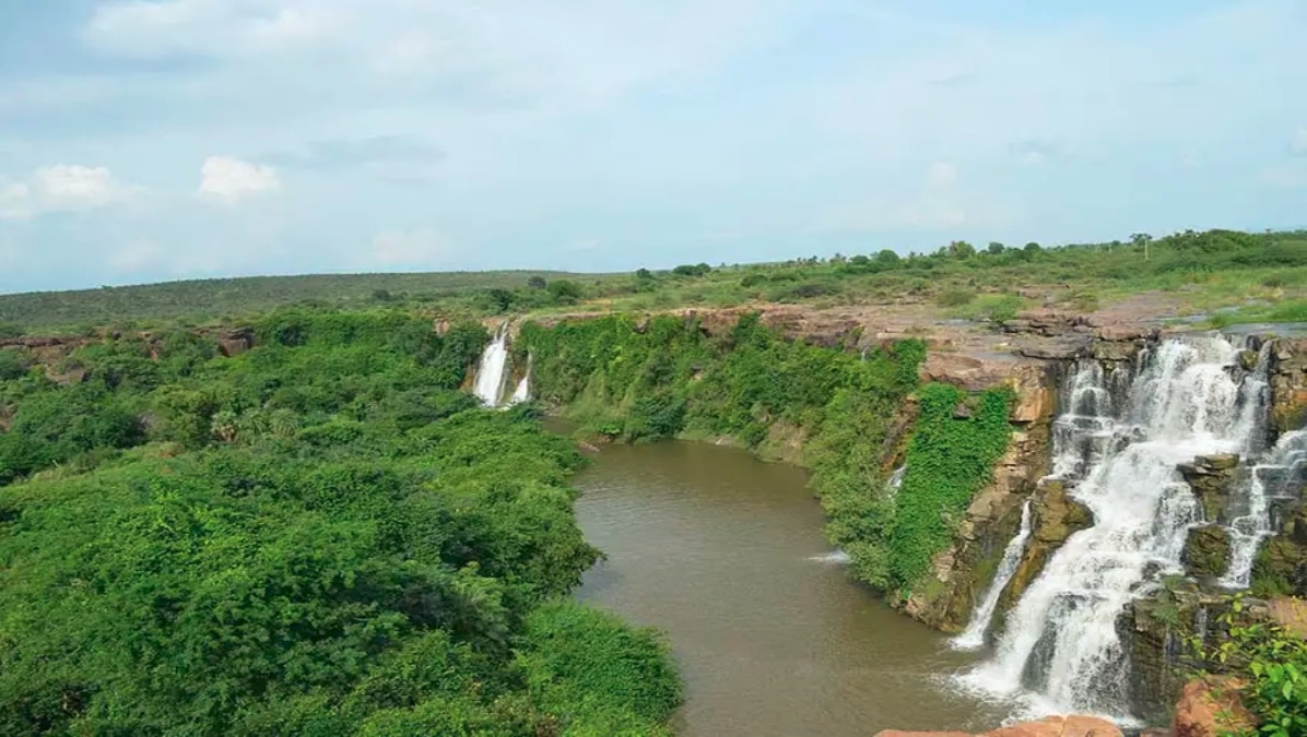 Water Falls Near Hyderabad: హైదరాబాద్‌కు దగ్గర్లోనే అందమైన వాటర్ ఫాల్స్, పొద్దున్నే వెళ్తే సాయంత్రానికి వచ్చేయొచ్చు!