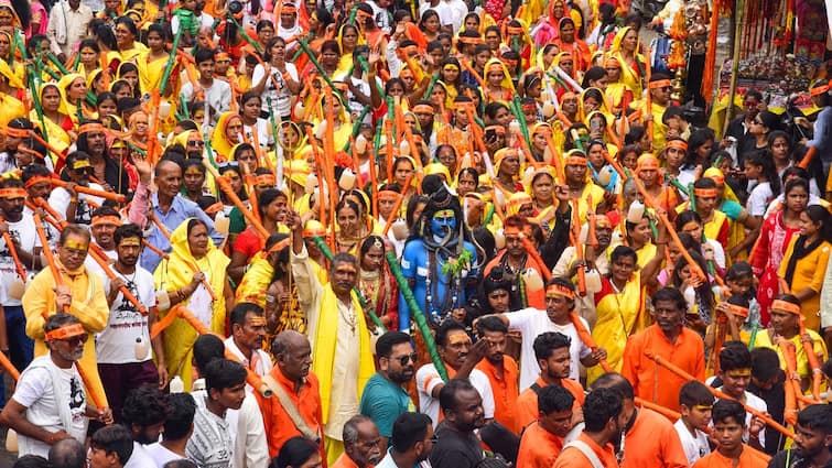 Uttar Pradesh Varanasi administration asks meat shops on Kanwar Yatra route to remain closed Varanasi Municipal Corporation Orders Closure Of Meat Shops On Kanwar Yatra Route During Saawan