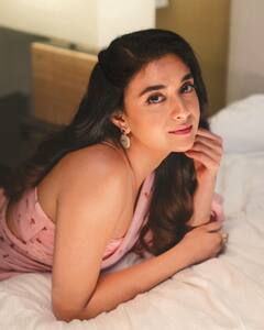 Keerthy Suresh: కీర్తీ సురేష్ చీరలో ఏముందిరా బాబూ... రఘు తాత కోసం మహానటి ఇలా వచ్చింది మరి