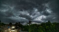 Weather Update: আকাশ কালো করে দুর্যোগের পূর্বাভাস, কখন বৃষ্টি শুরু আপনার জেলায়?