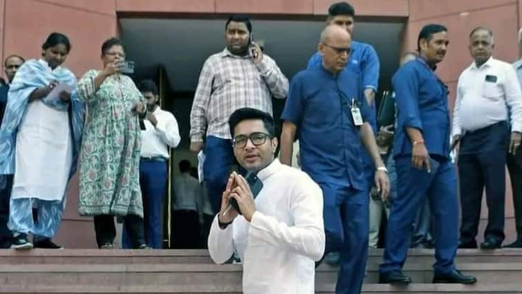 Abhishek Banerjee On BJP Dharmendra Pradhan Should arrested Said Abhishek Banerjee Abhishek Banerjee On BJP: 'धर्मेंद्र प्रधान की हो गिरफ्तारी…', टीएमसी की रैली में NEET पेपर लीक का जिक्र कर बीजेपी पर बरसे अभिषेक बनर्जी