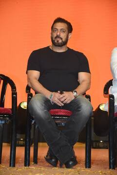 Dharamveer 2 Trailer Launch: सलमान खान ने गोविंदा-जितेंद्र को लगाया गले, साड़ी में गजब दिखीं रकुल प्रीत-अंकिता, देखें खास तस्वीरें