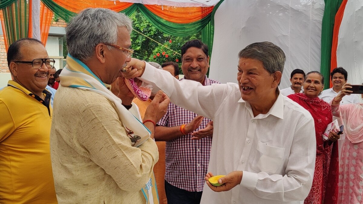 बीजेपी सांसद की पार्टी में पहुंचे पूर्व CM हरीश रावत, अब कांग्रेस नेताओं ने जताई नराजगी