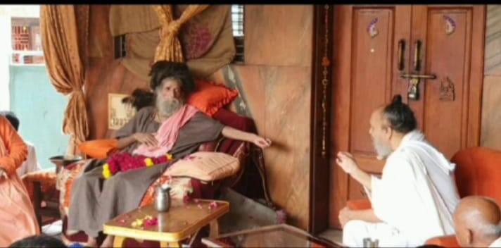 માત્ર સાધના નહીં પરંતુ સમાજ માટે કંઈક કરવાની ભાવના તેમનામાં જોવા મળે છે. આજના યુવાવર્ગમાં જોવા મળતા વ્યસનથી તેઓ ખૂબ દુખી છે. વારંવાર તેમના પ્રવચનમાં તેઓ યુવાનોને વ્યસન છોડવા માટેનો આગ્રહ રાખતા હોય છે. અહીં આવતા તમામ દર્શનાર્થીઓને તેઓ માતા-પિતાની સેવા કરવી તેમજ ગરીબને મદદરુપ બનવાની શિખ આપે છે. જો આપણે  પરંપરા અને સંસ્કાર ટકાવી રાખીશુ તો આવનારી પેઢી અને સમાજ વિશ્વમાં ભારતનો ડંકો વગાડતા નહીં રોકી શકે તેવો વિશ્વાસ તેઓ વ્યકત કરે છે.