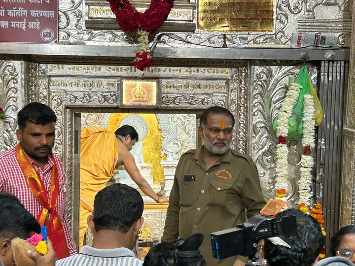 गुरुपौर्णिमेनिमित्त अक्ककोट नगरी सजली आहे.