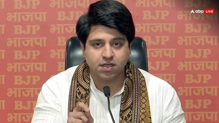 BJP Shehzad Poonawalla Attack Aam Aadmi Party Sunita and Arvind Kejriwal also asked question to congress AAP vs BJP: सुनीता केजरीवाल ने जन्माष्टमी से जोड़ा अरविंद केजरीवाल को कनेक्शन तो भड़क गई बीजेपी, कांग्रेस को भी घेरा