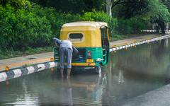Delhi Weather: दिल्ली के इन इलाकों में सुबह-सुबह हुई बारिश, जानें- अगले पांच दिनों तक कैसा रहेगा मौसम