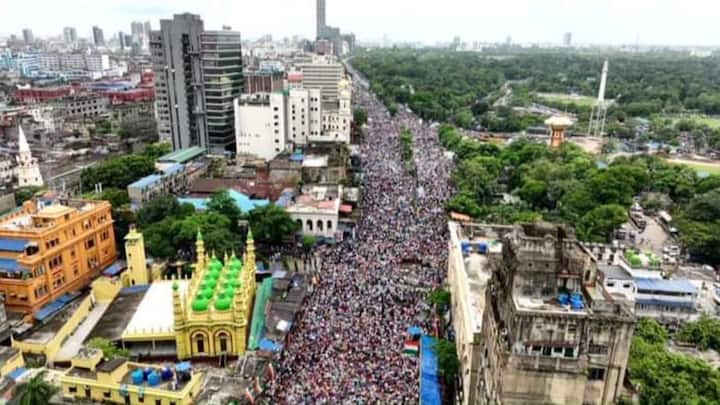 ১৯৯৩ সালের ২১ জুলাই আন্দোলন করতে গিয়ে মৃত্যু হওয়া ১৩ জনের স্মৃতিতে প্রতিবছরের মতো এবছরও শহিদ দিবস পালন করল তৃণমূল কংগ্রেস।(ছবি সৌজন্য -এআইটিসি)