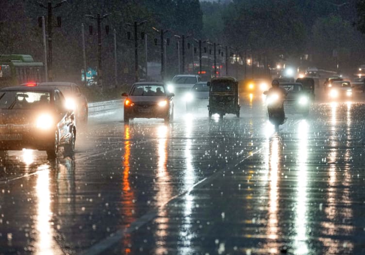 Heavy rain will fall in Maharashtra today Meteorological Department warns आज राज्यात कसं असेल हवामान? कुठं कुठं पडणार पाऊस? वाचा हवामान विभागाचा अंदाज