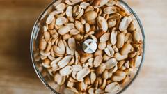 Peanuts Benefits: রাতে নাকি দিনে, ভরাপেট নাকি খালি... কখন চিনাবাদাম খেলে উপকার পাবেন বেশি?