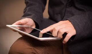 Apple, Samsung અને OnePlus ના ટેબલેટ મળી રહ્યા છે ખૂબ જ સસ્તા, અહીં જુઓ ઓફર 