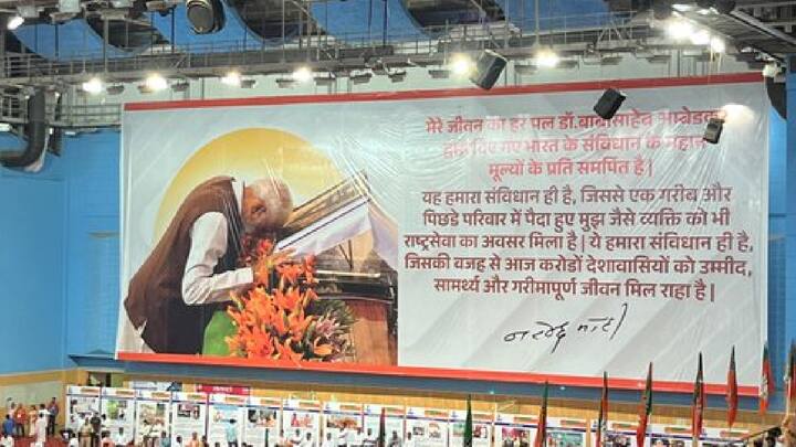 हा भगवा ध्वज शिवाजी महाराजांचा आहे आणि हिंदुत्वाचा आहे. हा भगवा ध्वज प्रभू श्रीरामांचा आहे, भारतमातेचा, अखंड भारताचा हा भगवा ध्वज आहे.