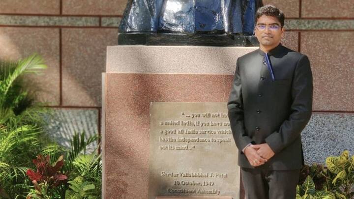 বিহারে জন্ম ও বড় হয়ে ওঠা অংশুমানের। ছোটবেলা থেকেই প্রবল দারিদ্র্যের মধ্যে কেটেছে জীবন। কিন্তু শুধু অর্থ উপার্জনের তাগিদে ইউপিএসসি দেননি তিনি। বিহারের বহু ছেলে-মেয়ে ইউপিএসসি পরীক্ষা দিয়ে সফলভাবে আইএএস কিংবা আইপিএস হয়েছেন। এত বড় স্বপ্ন দেখতেই পারতেন না অংশুমান।   ছবি- ইনস্টাগ্রাম