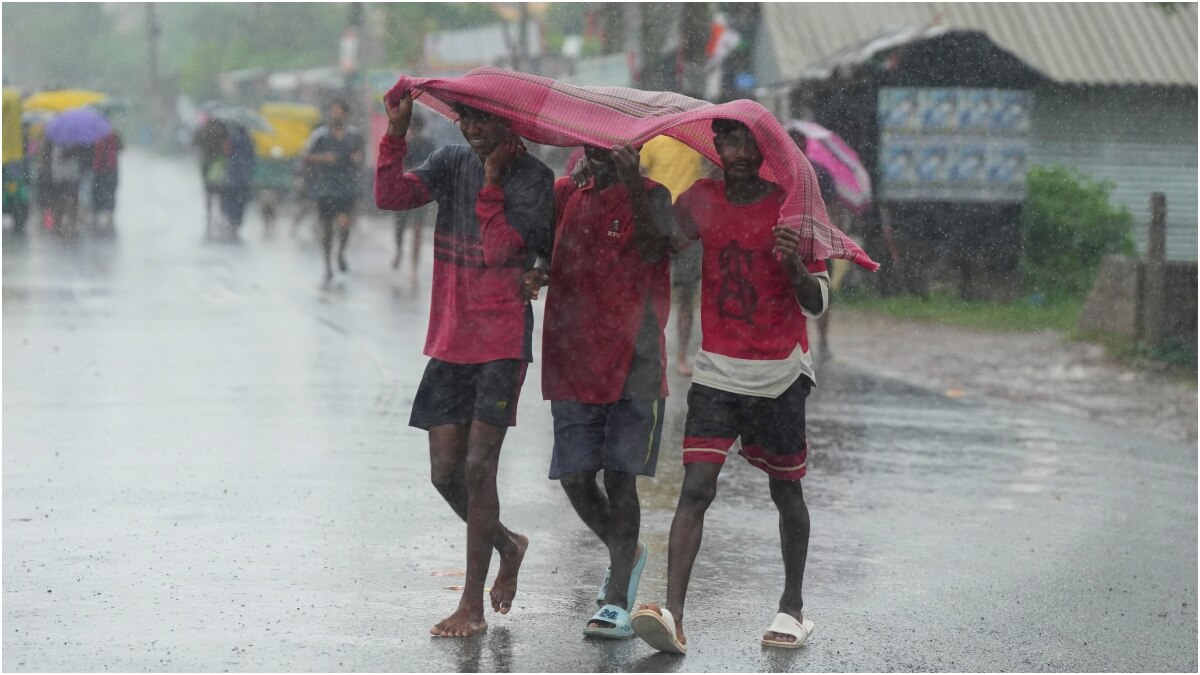 UP Weather: यूपी में फिर मानसून सक्रिय, इस हफ्ते झमाझम बारिश, इन जिलों में जमकर बरसेंगे बदरा