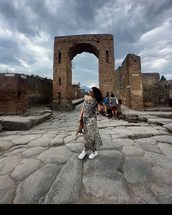 Raveena Tandon wore a black-white outfit and posed in front of several historical monuments