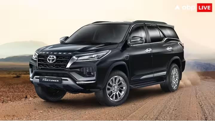 Toyota Fortuner Specifications: ટોયોટાની સૌથી લોકપ્રિય કારમાં ફોર્ચ્યુનરનો સમાવેશ થાય છે. Toyota Fortuner ડીઝલ અને પેટ્રોલ બંને વેરિઅન્ટમાં આવે છે. ટોયોટાની આ કારમાં અનેક ફીચર્સ સામેલ છે.