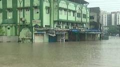 Surat Rain: સુરત શહેરમાં 6 ઈંચ વરસાદથી જળબંબાકાર, અઠવાગેટ, કતારગામ વિસ્તારમાં ભરાયા પાણી