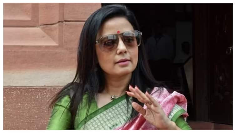 Mahua Moitra Plea In Supreme Court Against Yogi Adityanath Government Over UP Kanwar Yatra Name Plate CM योगी को महुआ मोइत्रा ने दी टेंशन! यूपी सरकार के कांवड वाले आदेश के खिलाफ पहुंचीं सुप्रीम कोर्ट