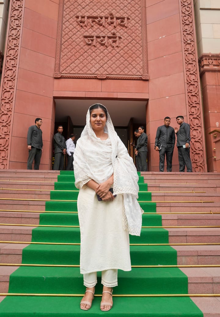 इकरा चौधरी के मुताबिक, 