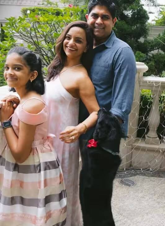 या दाम्पत्याला एक मुलगी असून अनायता ही आपलं वैवाहिक आयुष्य एन्जॉय करत आहे. तिने आता दुसऱ्या क्षेत्रात आपली नवी इनिंग सुरू केली आहे.