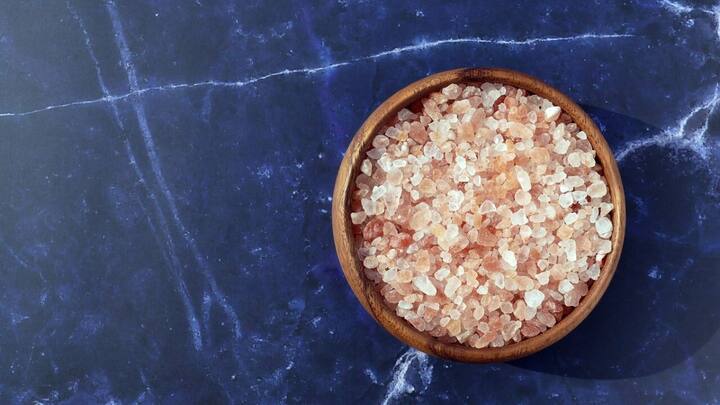 உடல் நலனில் அக்கறை உள்ளவர்கள் மார்க்கெட்டில் கிடைக்கும் பல்வேறு உப்புகளில் எது ஆரோக்ய நலனுக்கு உகந்தது என்பதை அறிந்து அல்லது மருத்துவரை ஆலோசித்து பயன்படுத்தலாம்.