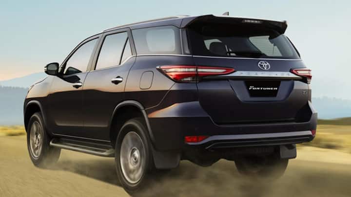 टोयोटा फॉर्च्यूनर 7-सीटर एसयूवी है. टोयोटा की इस कार की एक्स-शोरूम प्राइस 33.43 लाख रुपये से शुरू होकर 51.44 लाख रुपये तक जाती है.