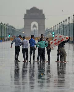 Delhi Weather: दिल्ली में कब बदलेगा मौसम और उमस से मिलेगी राहत? क्या है IMD का अपडेट