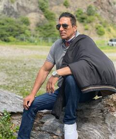 स्टोर मैनेजर की नौकरी की, लुक्स की वजह से हुआ रिजेक्ट, फिर बॉलीवुड का टॉप विलेन बन मचाया धमाल, पहचाना?