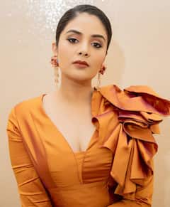 Sreemukhi Photos : Touch my body సాంగ్​తో కొత్త ఫోటోలు షేర్ చేసిన శ్రీముఖి.. అదిరే ఫోజులిచ్చిన యాంకర్