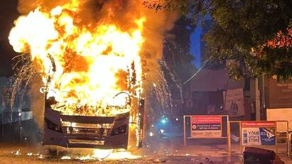 Omni bus caught fire in early morning in Coimbatore கோவையில் அதிகாலையில் பற்றி எரிந்த ஆம்னி பேருந்து  அதிர்ஷ்டவசமாக உயிர் தப்பிய பயணிகள்