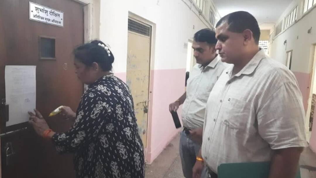 सरकारी इंजीनियर को बाहर निकाला और ऑफिस कुर्क कर दिया, क्या है पूरा मामला? Kota PHED additional chief engineer office seized on court order ANN सरकारी इंजीनियर को बाहर निकाला और ऑफिस कुर्क कर दिया, क्या है पूरा मामला?