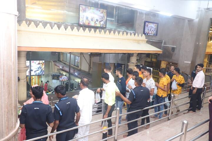 इसके अलावा शहर के सार्वजनिक स्थानों पर भी भीड़ प्रबंधन को लेकर इंतजाम किए गए हैं. पुलिस अधीक्षक प्रदीप शर्मा के मुताबिक, एक दिन पहले से ही श्रद्धालुओं की सुविधा को ध्यान में रखते हुए बल तैनात कर दिया गया था.